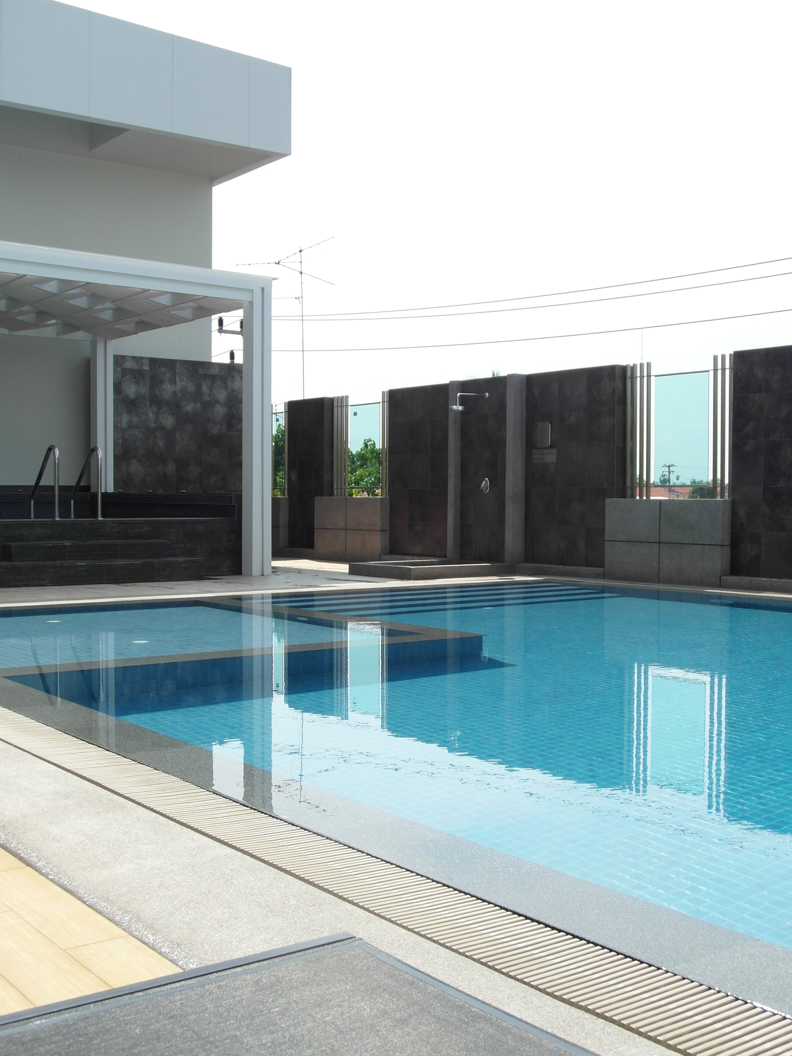 stockvault-luxury-hotel-swimming-pool145374-Copy